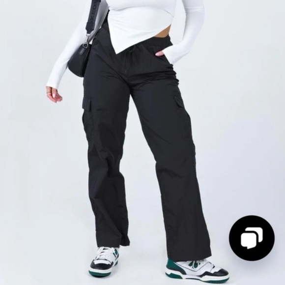 Princess Polly Pants - Princess Polly Flossie Parachute Pants Women’s 4 Black Cargo Pockets 100% Nylon